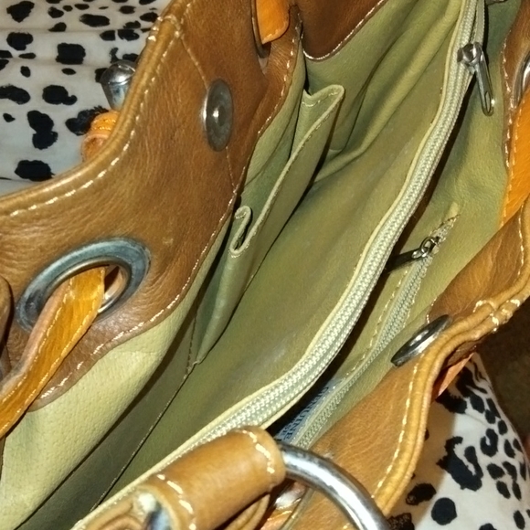 Iam selling a tote bag - Picture 2 of 5